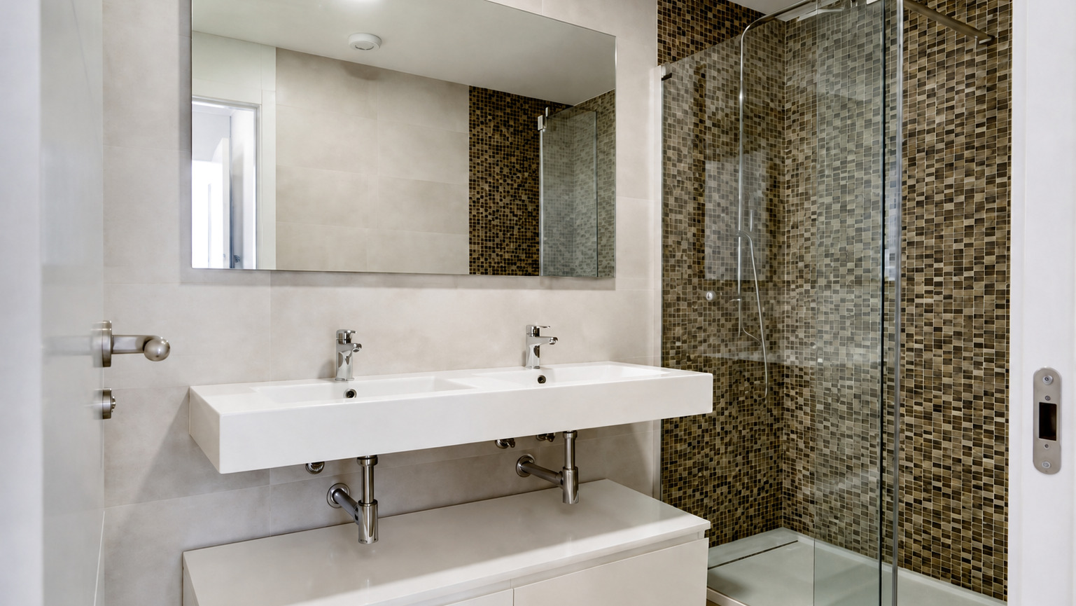 Light bathroom with double vanity and stone-effect finishes
